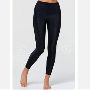 ONZIE Ribbed Sweetheart Midi Workout Leggings